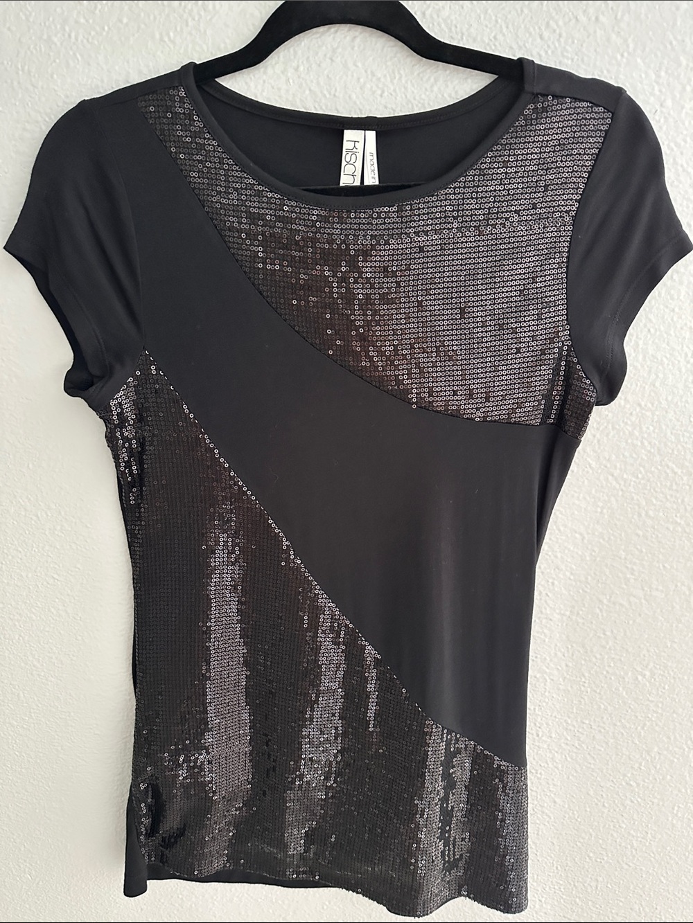 New Kische Black Short Sleeve Tee with Subtle Side Detail. Size M.